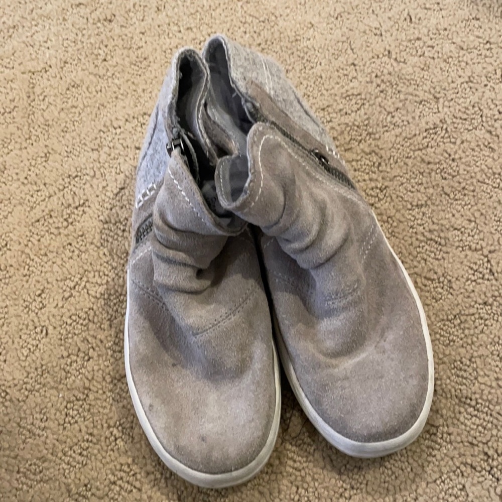 Girls gray sperry booties, size 13